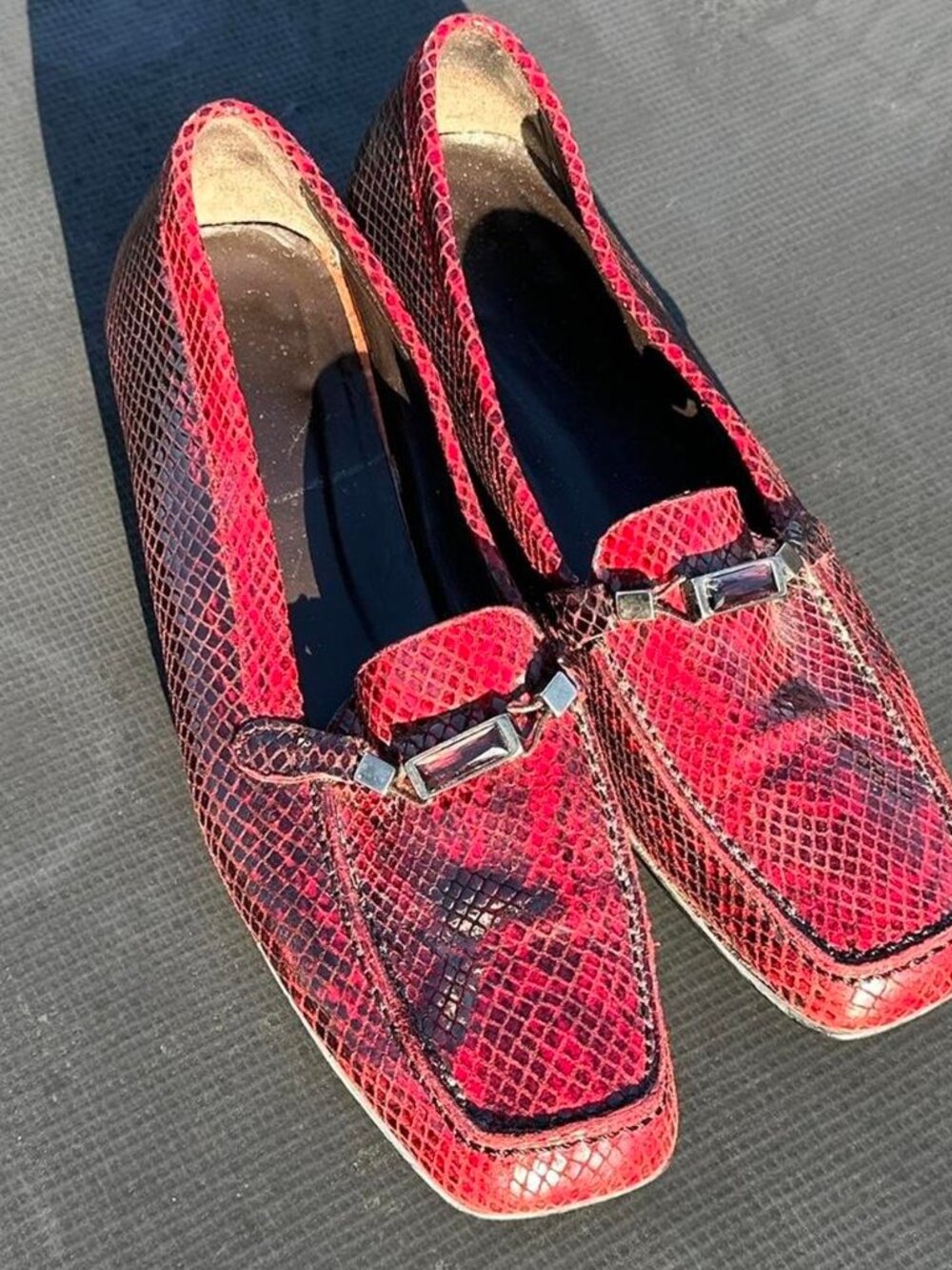 Sz 9 Stuart Weitzman red snakeskin loafers